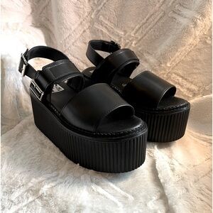 TUK Black Brush-Off Strato Sandal size 9